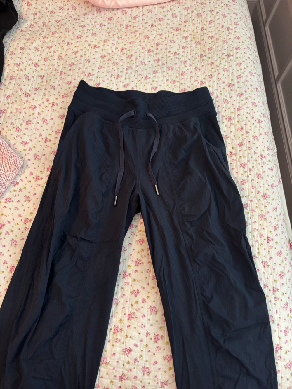 Size 4 lululemon athletica Navy Cuffed  Dance Pants